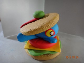 Un hamburger au murloc... en pâte à modeler