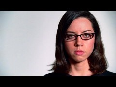 Nouvelle pub TV : Le cadeau d'anniversaire d'Aubrey Plaza